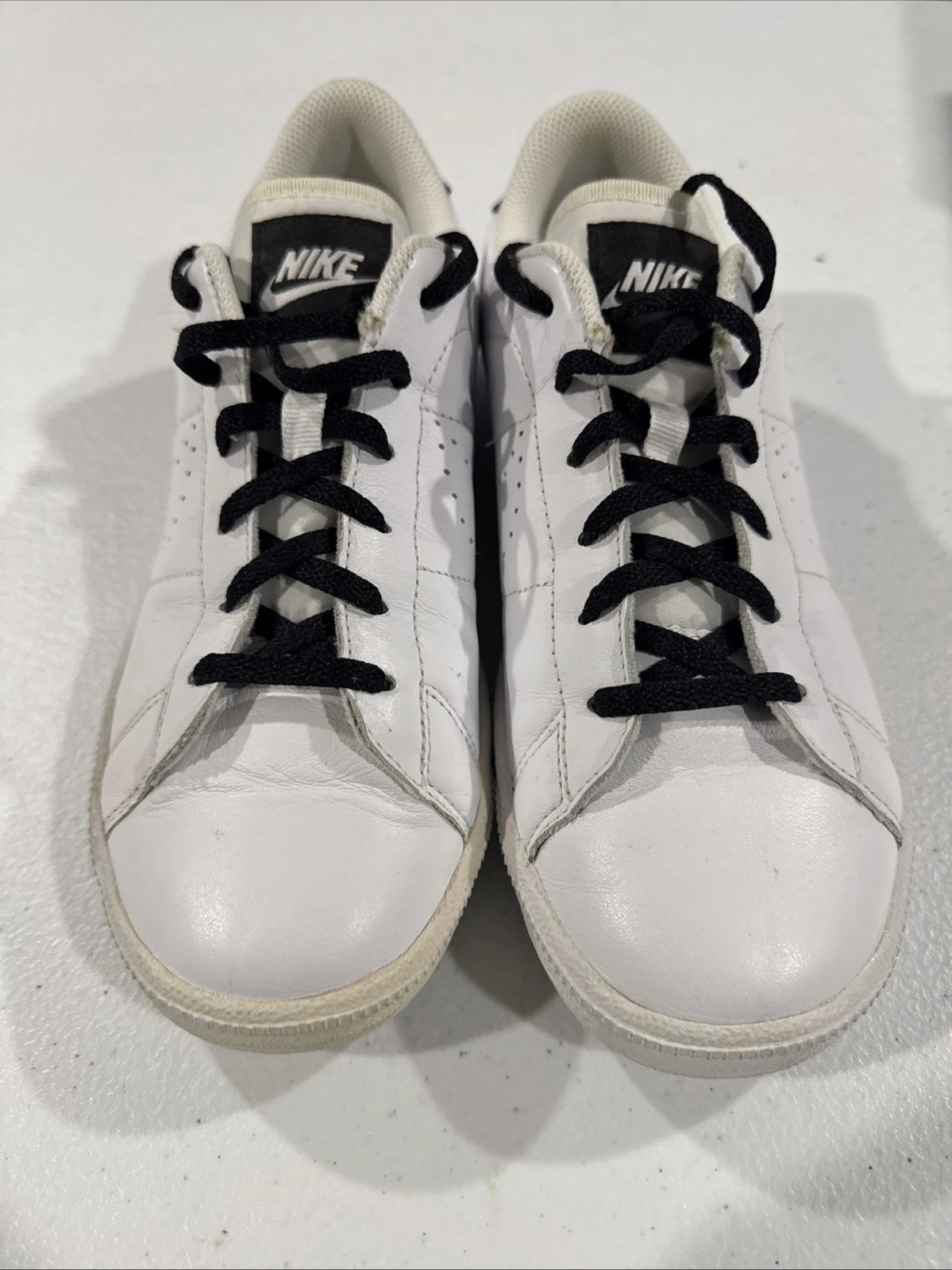 Scarpe Nike Youth taglia 6 5Y bianche e nere usate