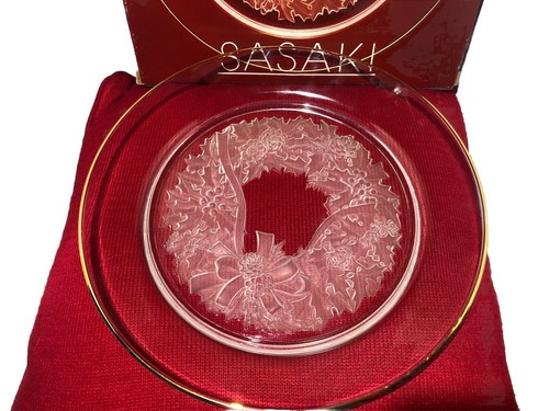 Sasaki 12.5" Christmas Crystal Wreath Platter Beautiful with Gold Trim (A) - Picture 2 of 7