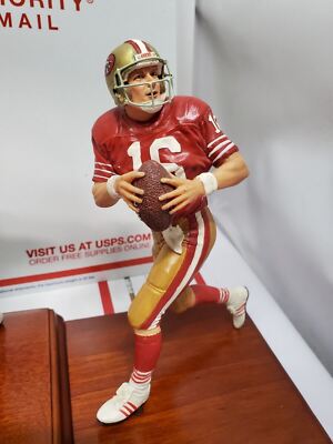 Danbury Mint - San Francisco 49ers Joe Montana 3 Figure Statue