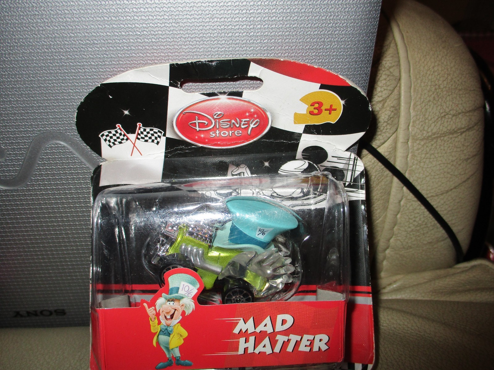 DISNEY STORE MAD HATTER RACER DIE CAST CAR ALICE WONDERLAND VERY RARE BRAND NEW