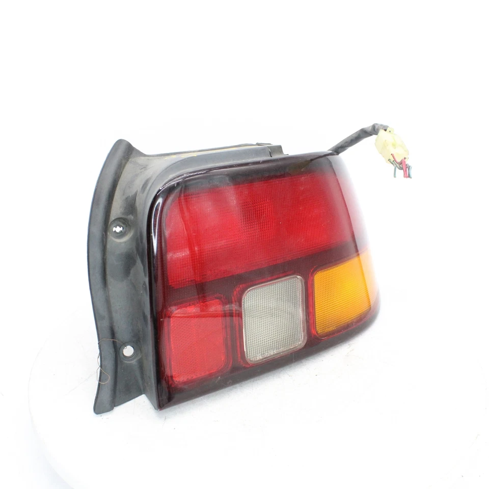 Lámpara trasera derecha Ford Aspire 1995 número de pieza 166-01507R Foto 2 de 4