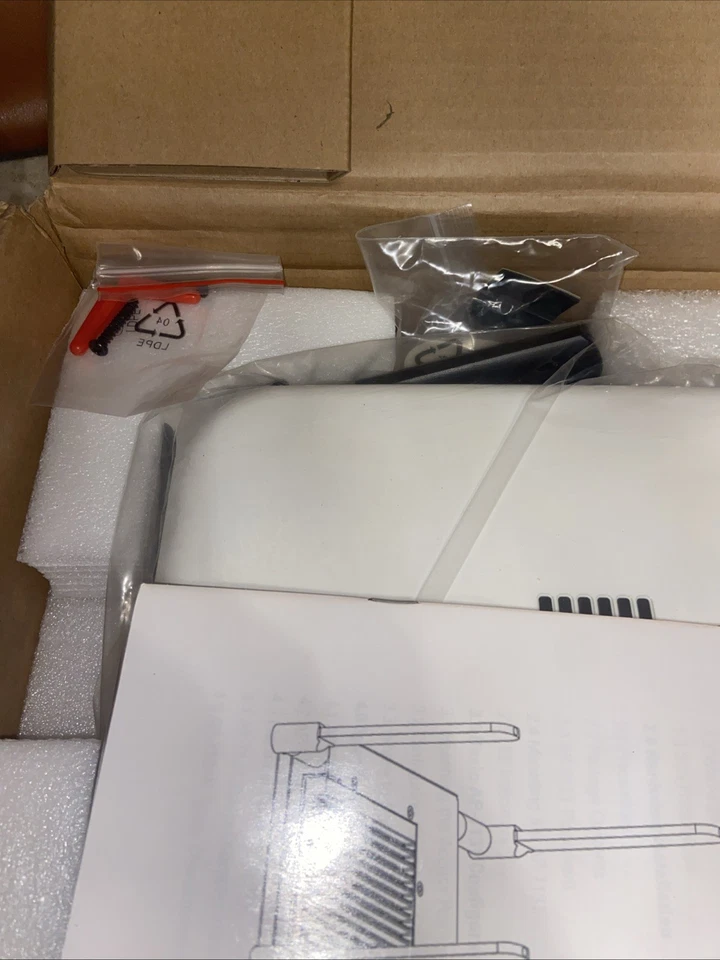 Motorola AP-7131N-66S70-WR Tri-Radio Dual Band AP 802.11n WAP AP7131N - Image 2 of 3