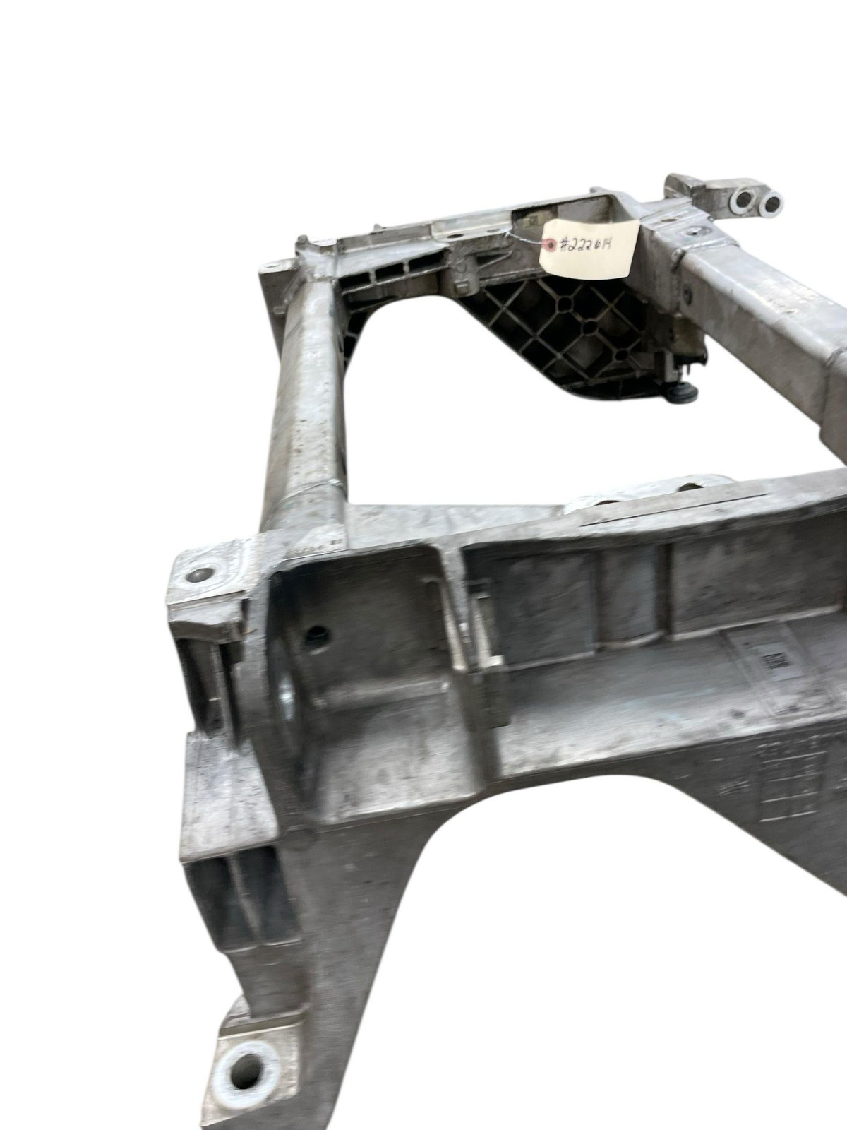 2017-2020 MASERATI LEVANTE FRONT ENGINE CRADLE CROSSMEMBER SUPPORT 670034763