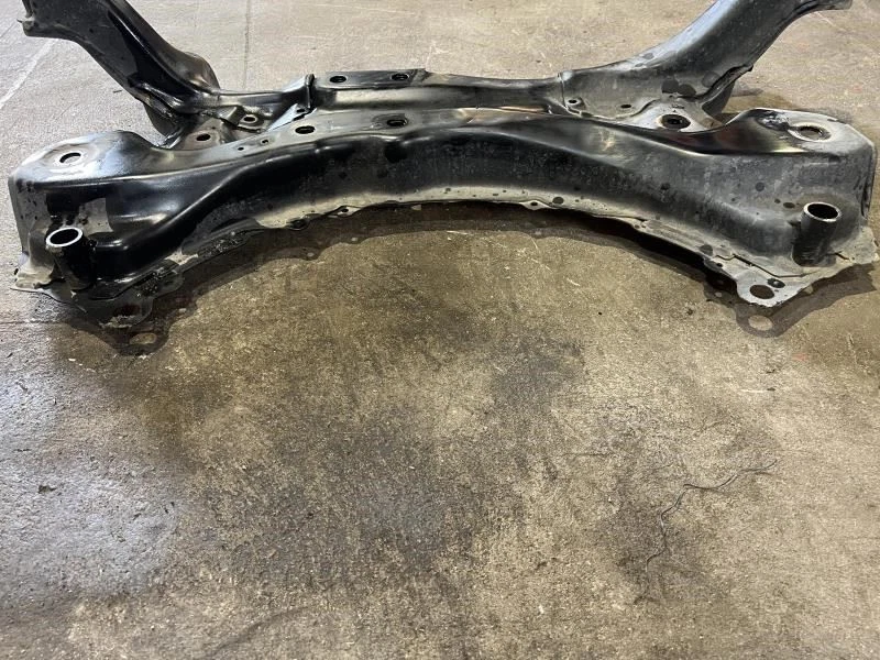 Subchasis travesaño suspensión delantera Toyota Prius 2010-2014 tracción delantera 51201-12441 OEM Foto 2 de 4