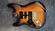 Guitarra Eléctrica Squier Stratocaster para Zurdos CUERPO SE Espesor Completo