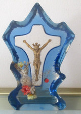 Autel de voyage Crist doré fleurs séchées sous résine bleue rare objet vintage