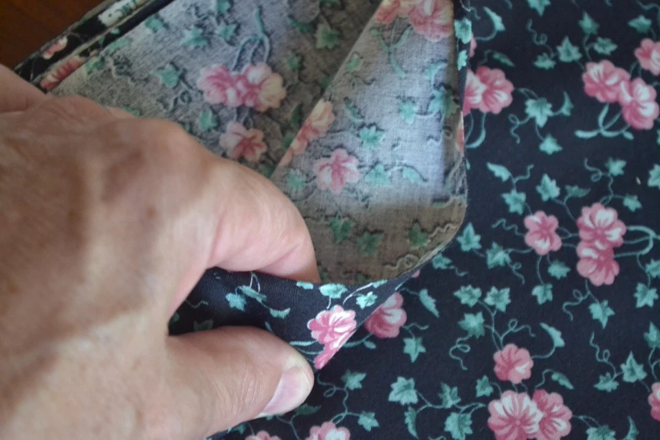 17" Long, Vintage, 1991, Pink Green Black Floral Cotton, Fabric Traditions, N483 - Image 4 of 4