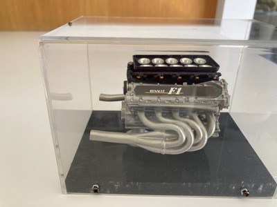 MINIATURE 1/10ÈME MOTEUR Formule 1 Renault F1 V10 RS 03 Champion du Monde 1992 EUR 80,00 - FR