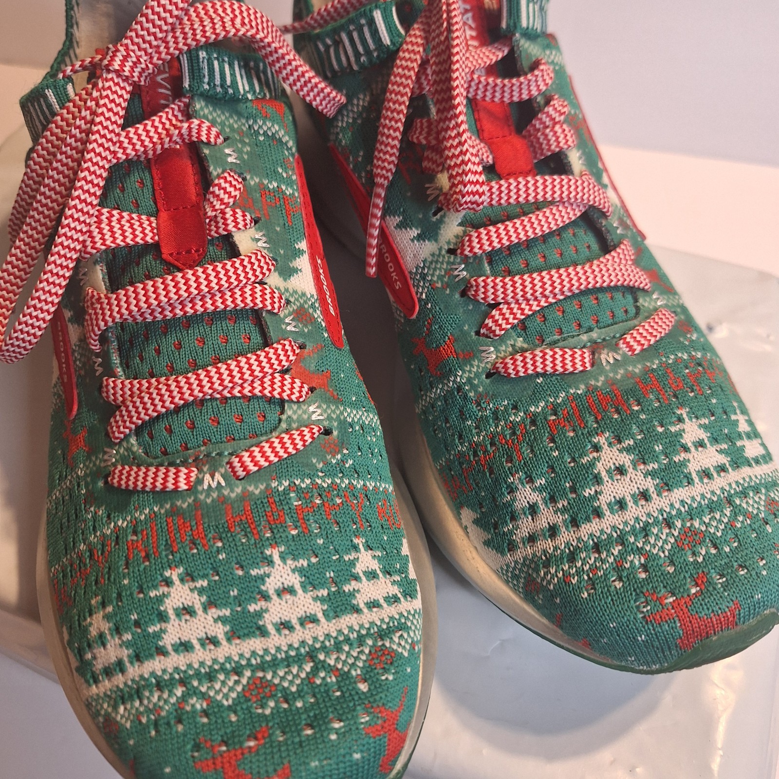 Brooks Levitate 2 Merry Christmas  Women's  Sneakers Shoes.  Size 8 thumbnail 7