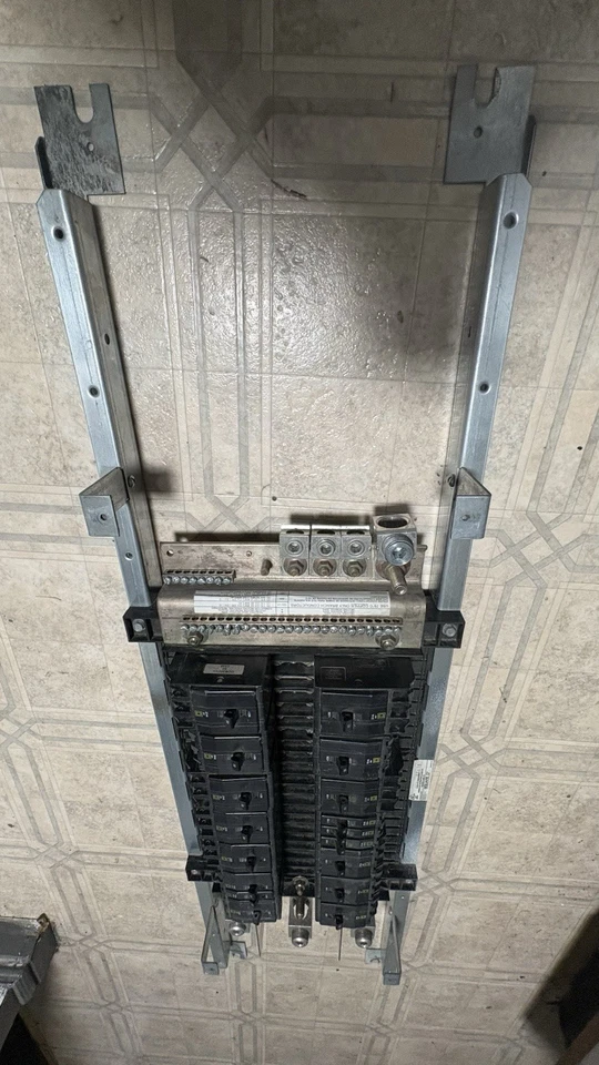 Placa de panel Square D 400 Amp 240V MLO 3P 4W NQOD442L400CU 🟦 Foto 4 de 4