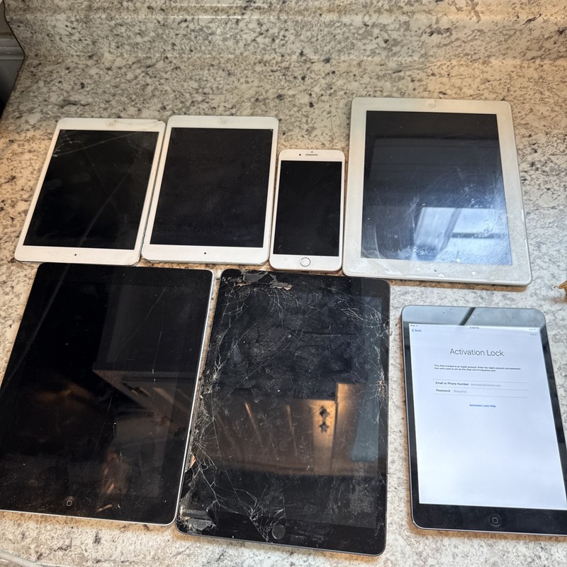 Mixed Lot 6 Apple iPads iPhone 8 PlusFor Parts or Repair