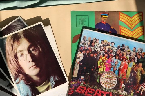 Beatles Set Sgt. Pepper's MAS 2653 + White Album VG+ with Inserts, Poster, Pics