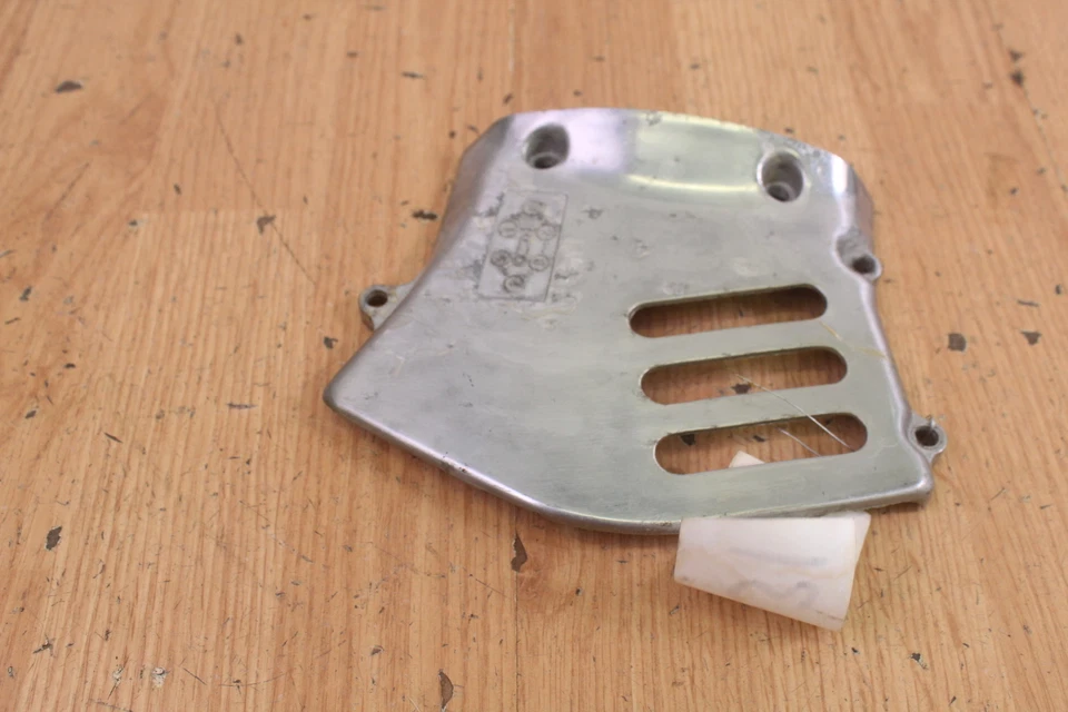 1981 铃木 GN400 链轮盖/埋头轴 — 第 4/4 张图片