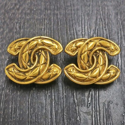 Boucles d'oreilles clips vintage CHANEL plaqué or logos CC matelasse #860c Ri... - Photo 1/4