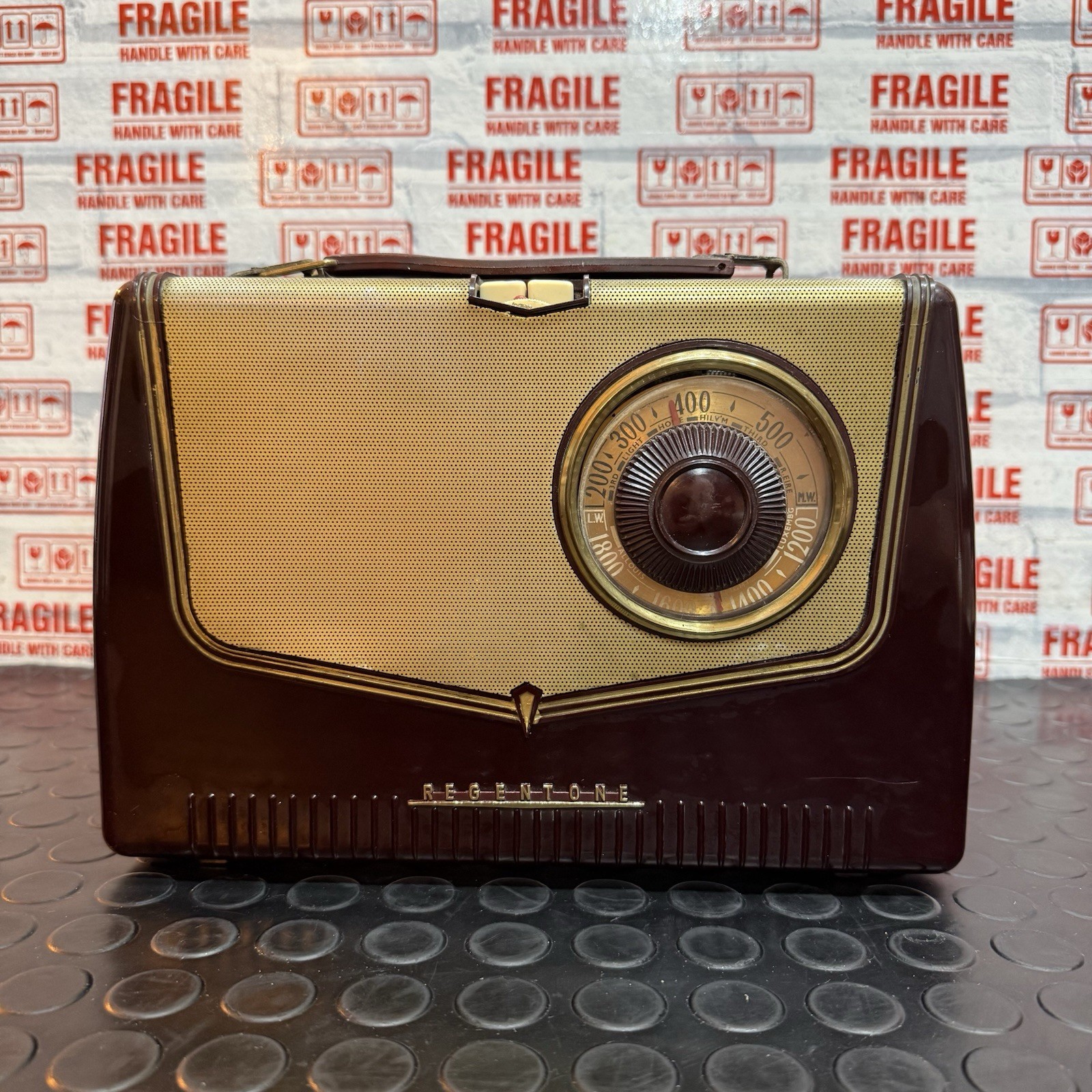 Vintage REGENTONE Radio