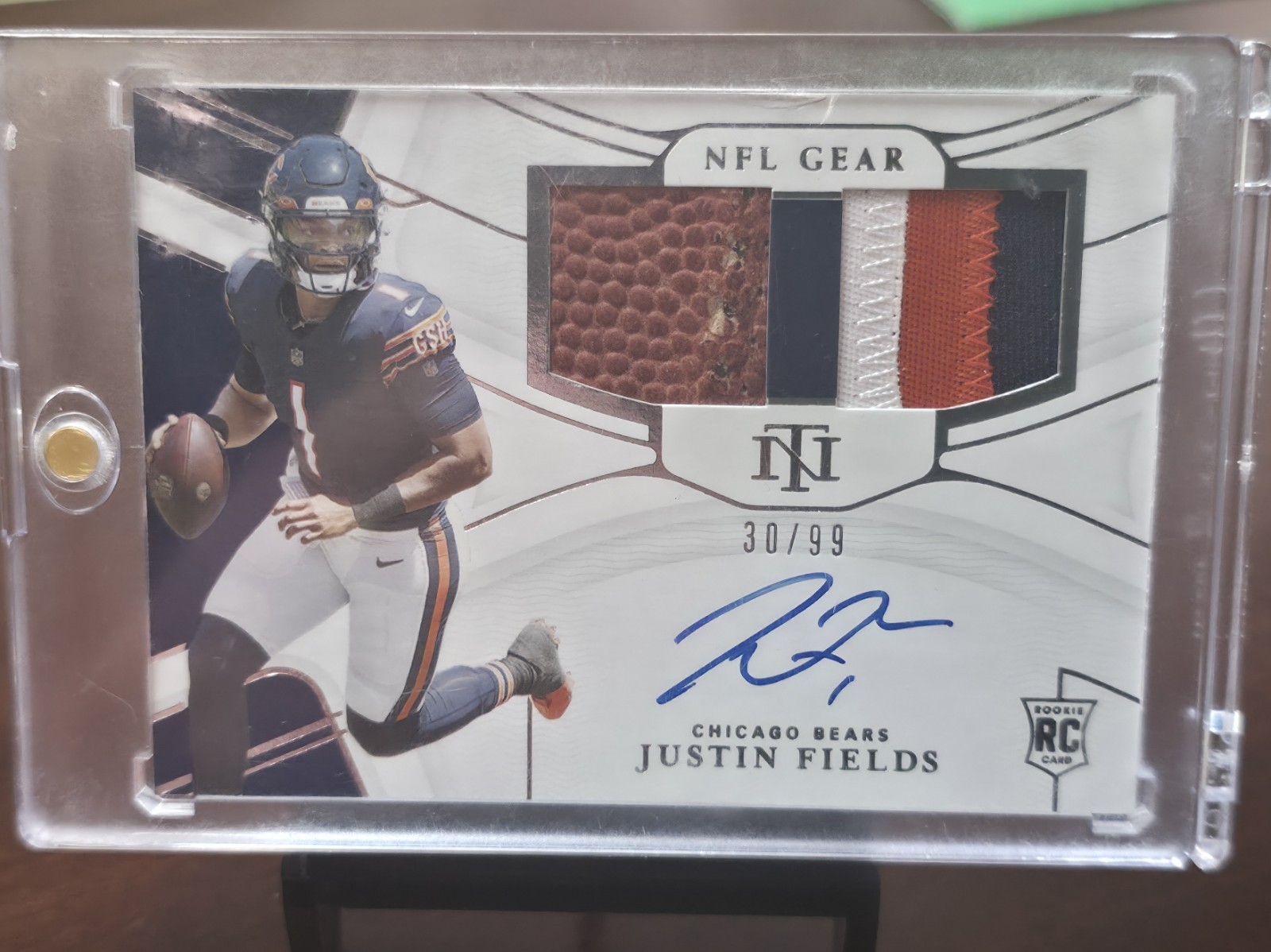 2021 National Treasures Justin Fields Rookie NFL Gear Patch Auto /99 #RSC-JF RC