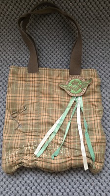 ROXY kleine Handtasche / 26 x 27 cm / The Heart of Surfing / mit Ansteckern
