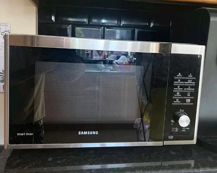 Samsung MC32J7055CT Stainless Steel 32L 900W Digital Combination Microwave Oven
Opens in a new windo