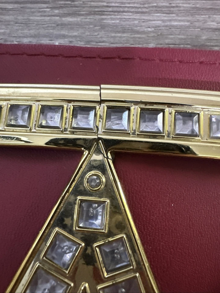 WWE Wrestling Universal Champion Championship Belt Red Replica Toy 2016 - Image 2 of 4