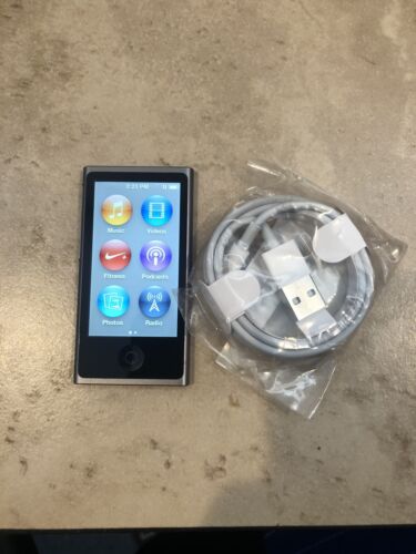 Apple iPod nano 7th Generation Black (16GB) Works Great A731