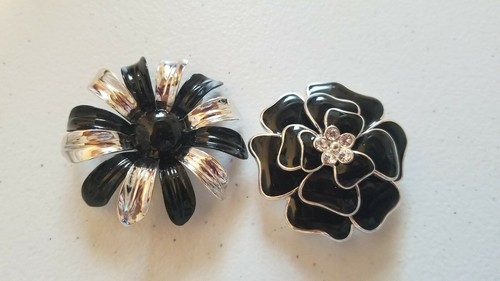 Collar Vintage Floral Esmalte Negro y Plata con 2 Alfileres de Flores - Imagen 7 de 7