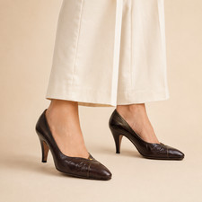 Gucci Vintage Dark Brown Leather Pointed Toe Pumps Italy 37B US 7 S4228