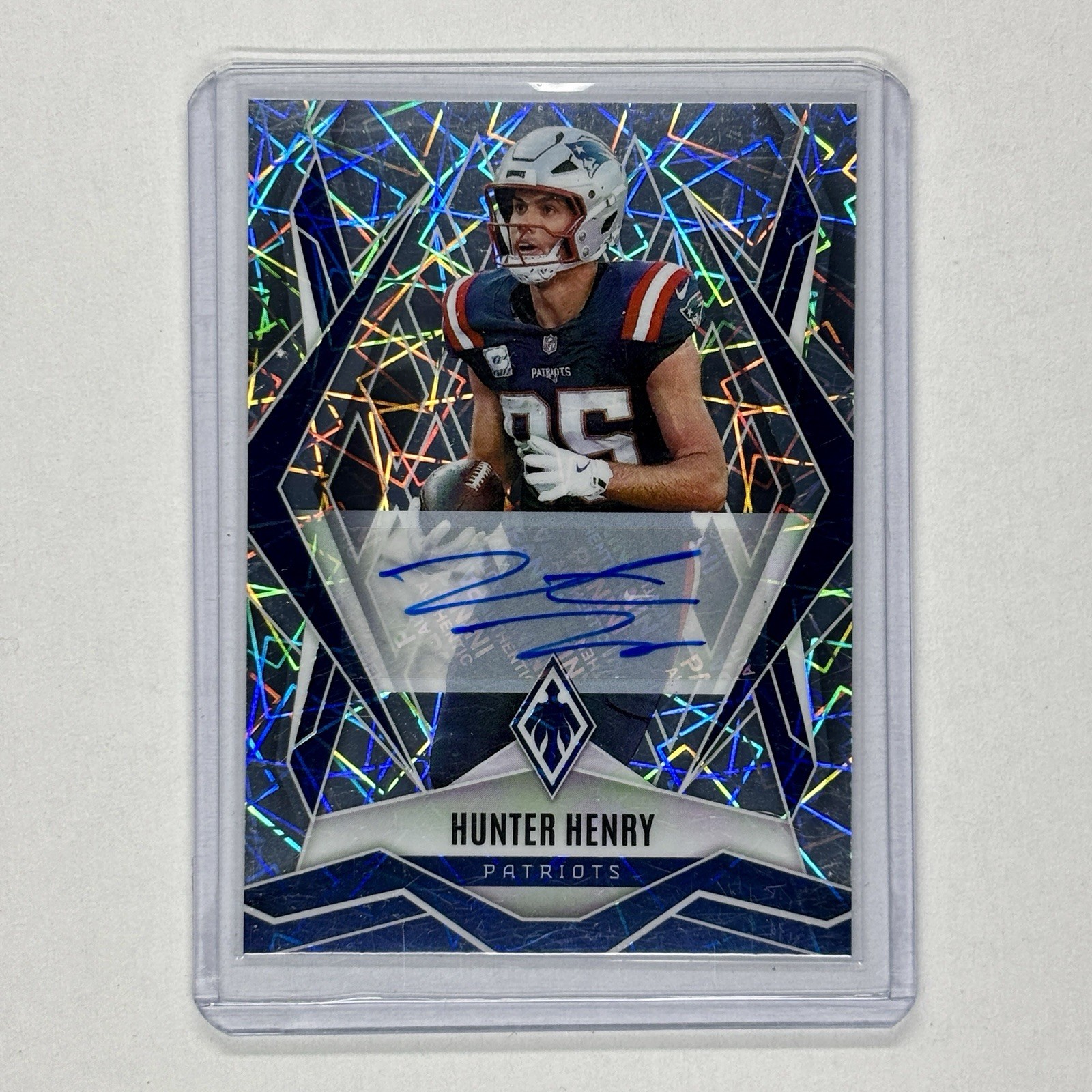2025 Panini Phoenix Hunter Henry #97 Lazer Auto /25 Patriots SP Laser Autograph
