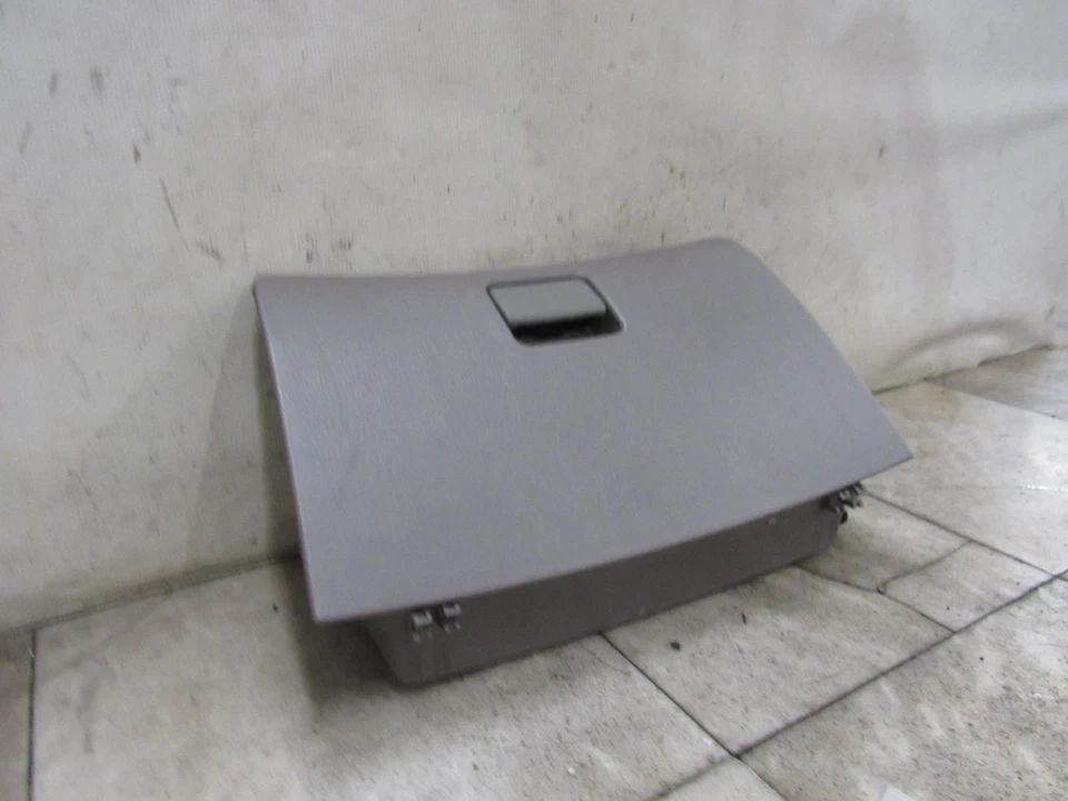 GLOVE BOX 03 04 05 06 07 08 TOYOTA COROLLA - Image 2 of 4