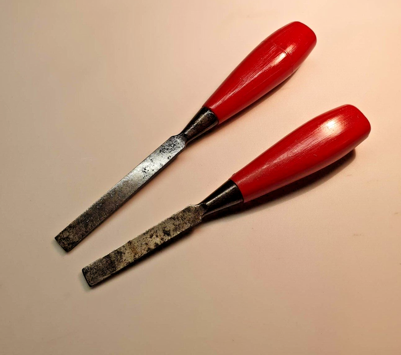 2 Vintage Footprint Wood Chisels Red Handle Tools Sheffield England