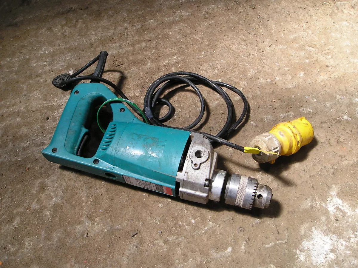 MAKITA 6300 LR 2008 YEAR DRILLING DRILL PERCUSSION AND ROTARY 110 VOLT VAT INC