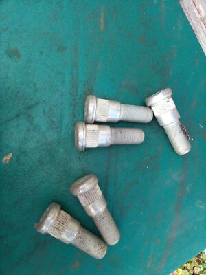 New Pack of 5 Dorman Serrated Wheel Studs 610-200