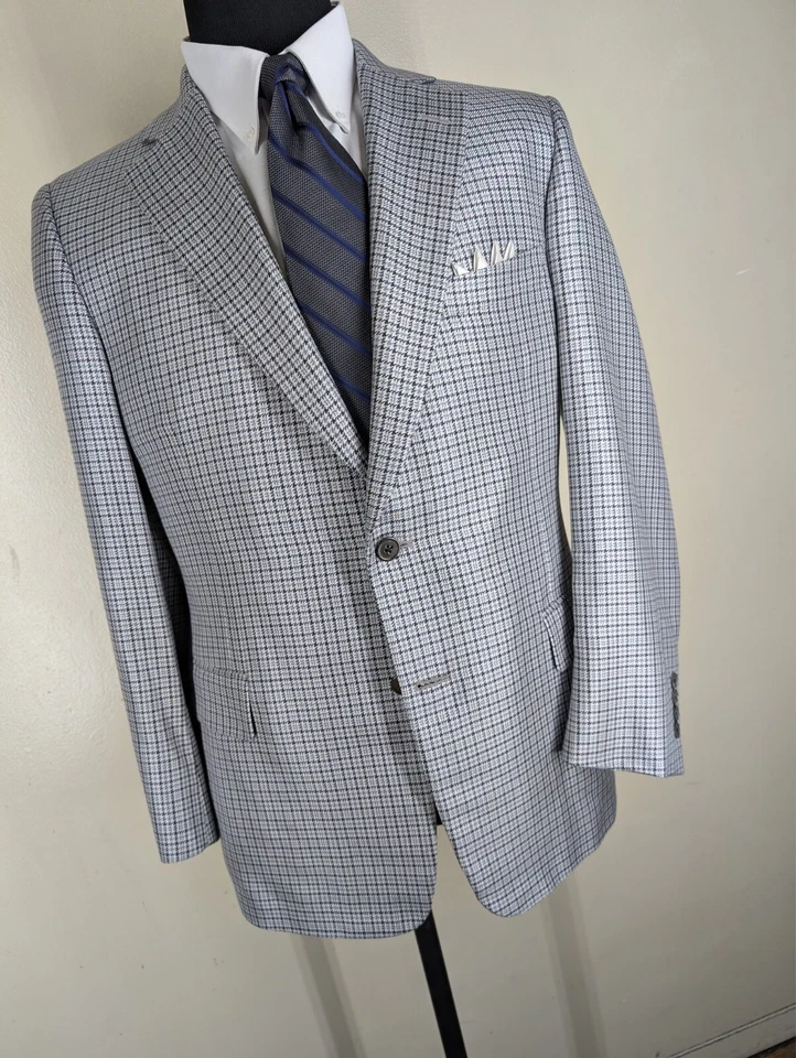 Paul Stuart Rare 100% Pure Silk Sport Coat -No Pants- Size 43 Reg---NEAR MINT - Image 2 of 4