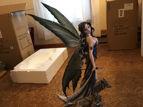 Schöne geflügelte Fee mit zwei Wölfen Harz Figur 23" Neu im Karton! #IB-L - Bild 13 von 15