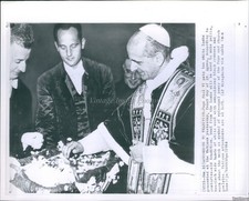 1964 Pope Paul Vi White Lams Vatican St Agnes Wool Episcopal Wirephoto 8X10