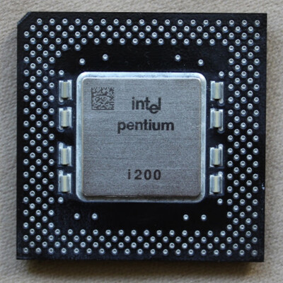 Intel Pentium 200 MHz Socket 7 CPU SY045/VSU Vintage FV80502200 GOLD