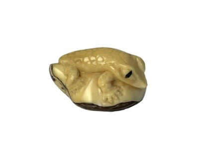 Hand Carved Salamander Gecko 2 x1  Carving Figurine