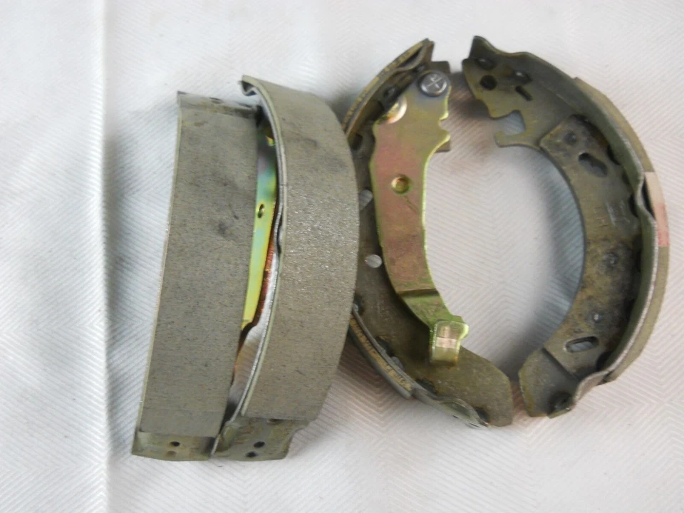 КОМПЛЕКТ ЗАДНИХ ТОРМОЗНЫХ КОЛОДОК DODGE STRATUS MOPAR 4864304 1995-2000 - Изображение 2 из 3