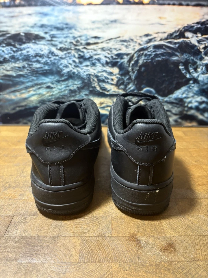 Nike Air Force Triple Negro Gs Foto 3 de 4