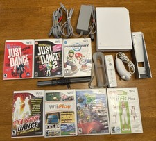 Nintendo Wii Console w/ Accessories Games Mario Kart White tested
