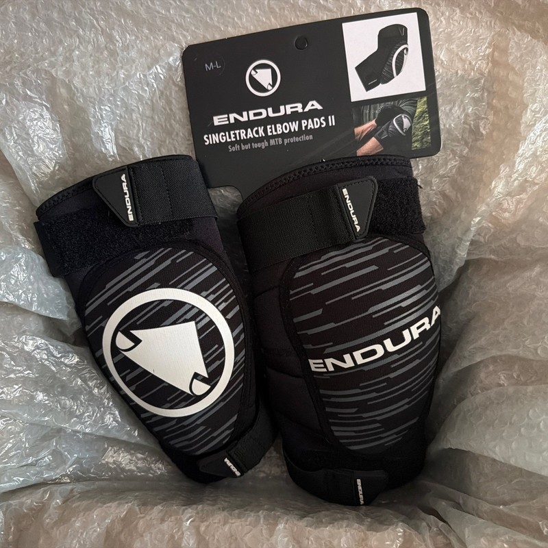 Endura Singletrack Elbow Pads II. Size M/L. Excellent Condition. Never Used!
