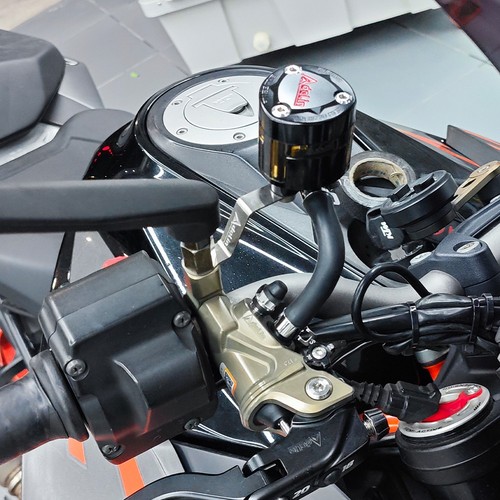 Front Brake Master Cylinder Lever w/ Oil Reservoir Tank Cup For 1290 Super DukeR - Picture 3 of 16