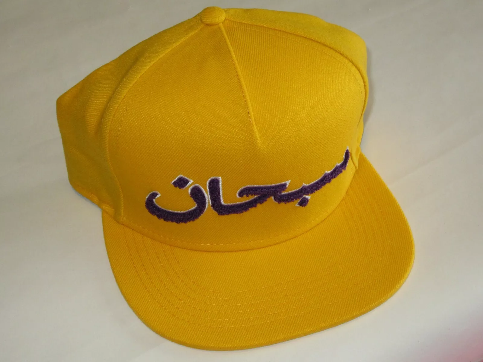 SUPREME NY logo arabe 5 panneaux chapeau casquette OR/VIOLET réglable NEUF ! F/W 2021