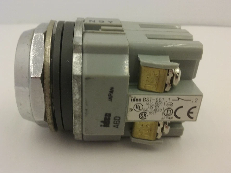  IDEC ABD111N-G PUSHBUTTON MOMENTARY FLUSH GREEN 1NO/1NC 10A 600V - Image 2 of 4