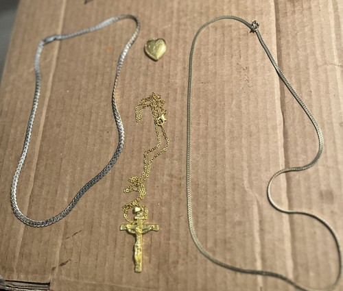 Gioielli in oro lotto di 5 pezzi 3 collane e 2 ciondoli - Foto 2 di 5