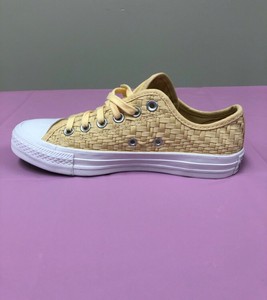 chuck taylor all star woven low top