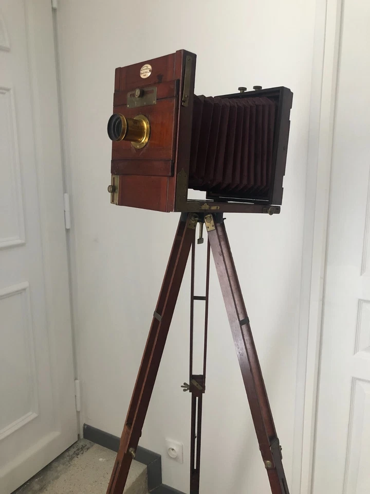 SUPERBE CHAMBRE PHOTO EN ACAJOU DEROGY 13 x 18 ET SON TRÉPIED, FIN XIX ème - Photo 2/4