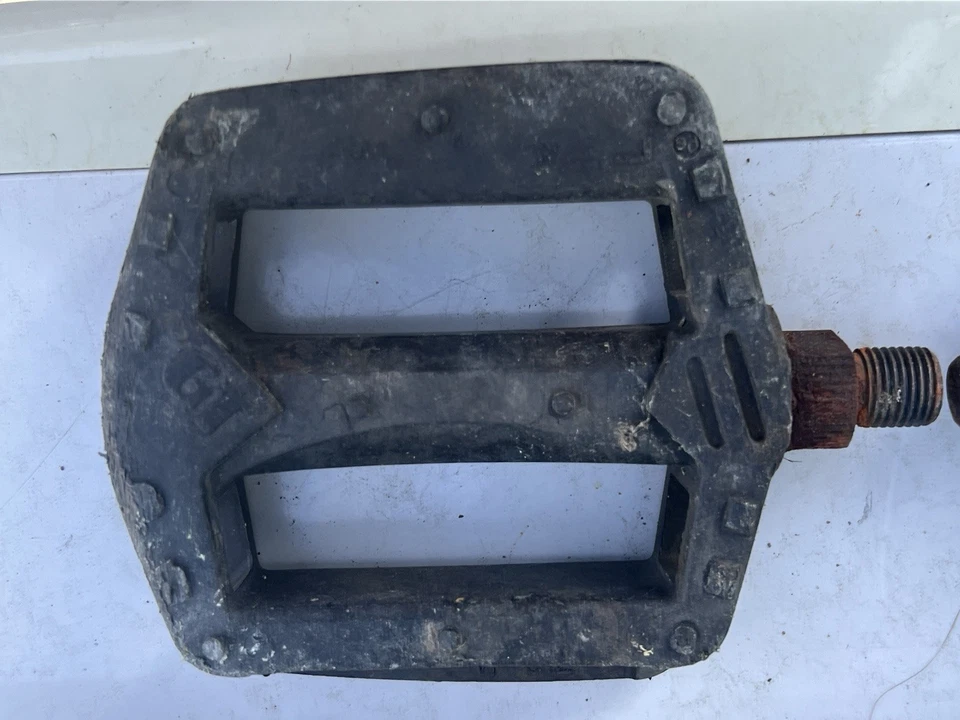 Pedales BMX GT Dyno vintage años 90 1/2 estilo libre plástico VP-912 Foto 2 de 3