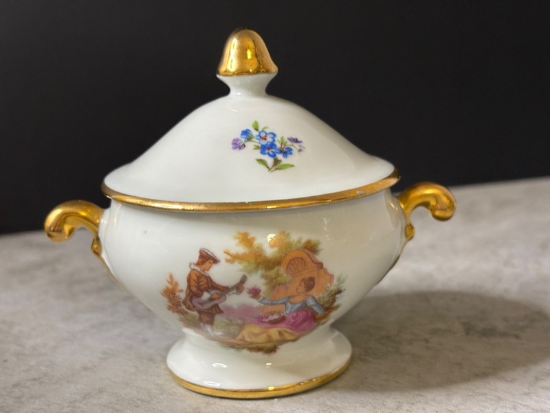 LIMOGES FRANCE SUGAR BOWL HAND PAINTED, GOLD TRIM NO CHIPS OR CRACKS ANTIQUE