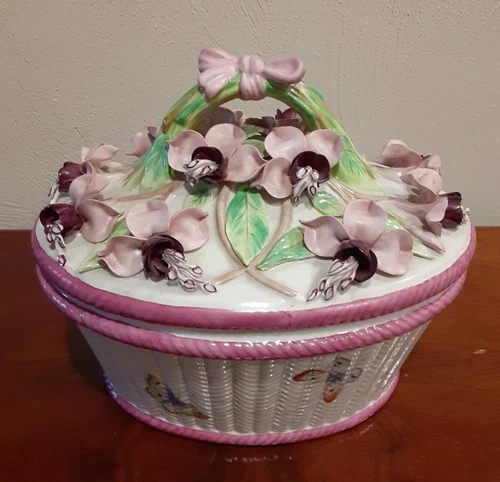 Vintage MOTTAHEDEH Italy Majolica Covered Floral Dish - 8" - Pink w/Butterflies