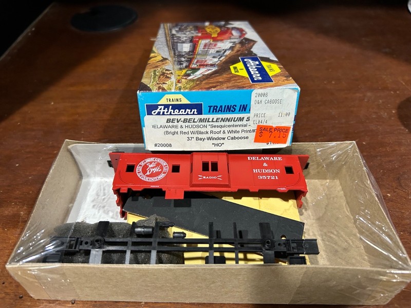 HO Scale Athearn Delaware & Hudson D&H bay window caboose kit 35721